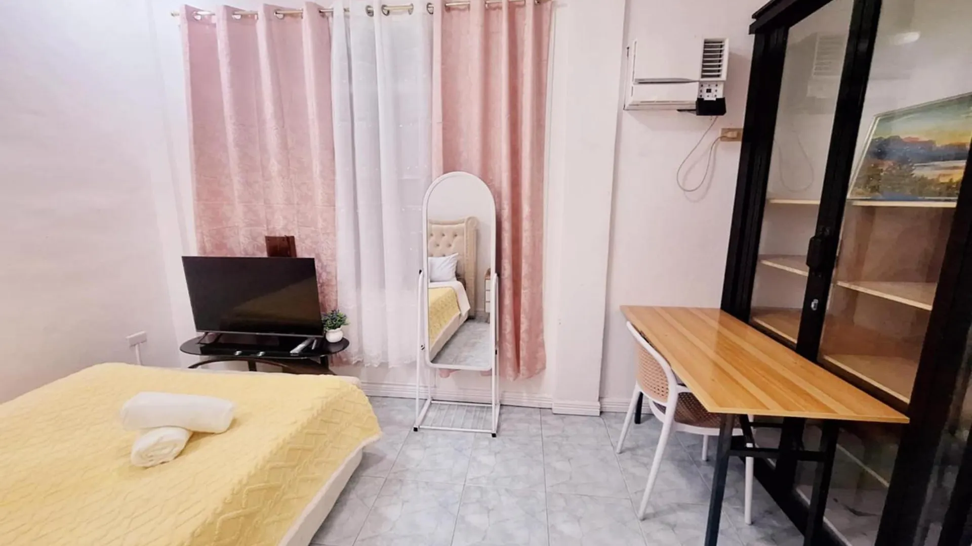 N2 Studio Room Apartment Transient House Ground Floor Walking Distance To Abreeza Mall, Usep, Sm Lanang Davao 0*,  Philippines
